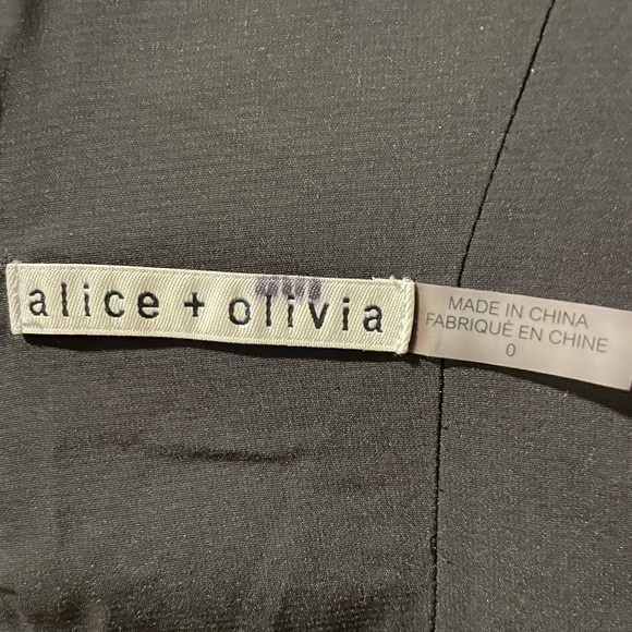 Alice+Olivia Mini Printed V Neck Dress in Black /White ZipClosure at Back Size 0 - Picture 8 of 12